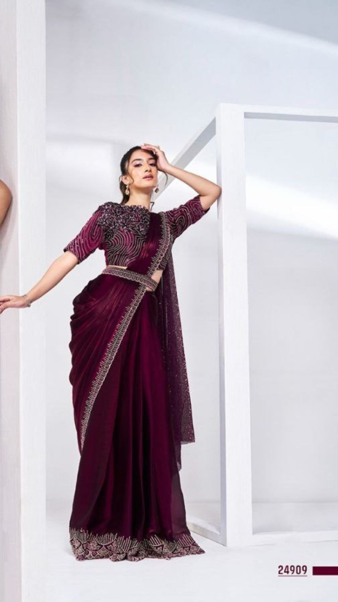 PEHNAAVA LUXE SAREE